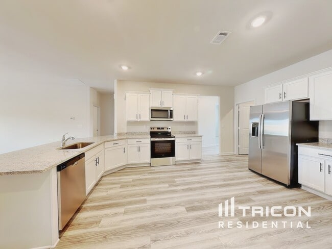 Photo - 1040 Claas Wy