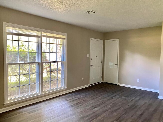 Photo - 306 Oakwild Dr