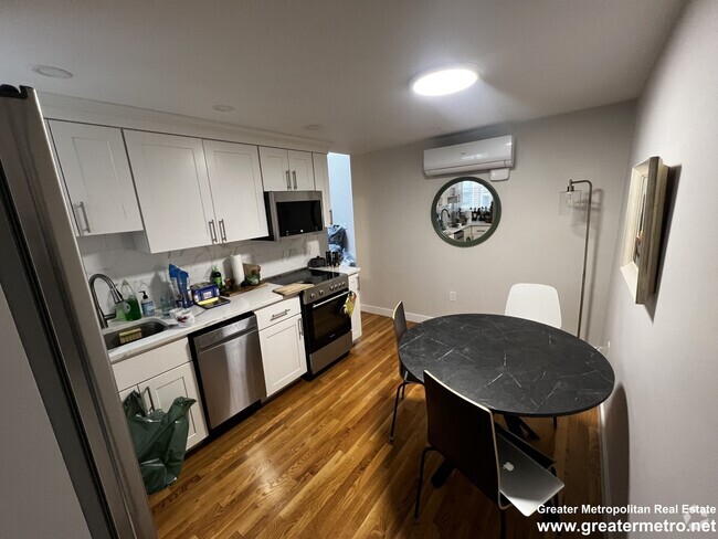 Building Photo - 3 Garden Ct Unit 4 Rental