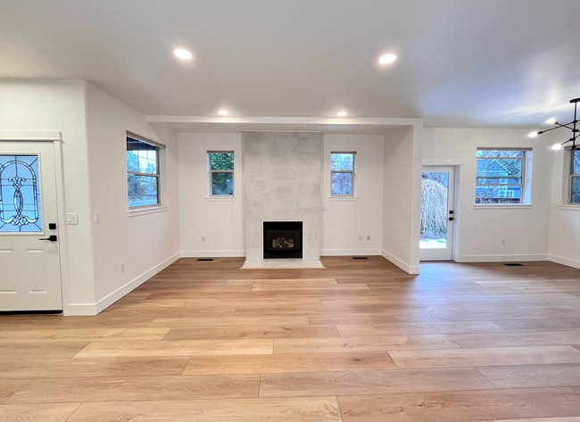 Photo - Modern Craftsman 4 Bedroom Home!