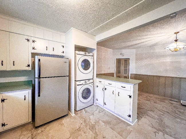 Photo - 715 E 58th St