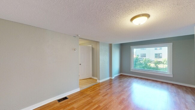 Photo - 3063 W 47th St