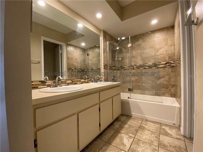 Photo - 587 Northbridge Dr