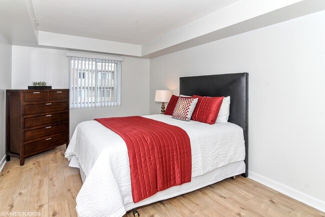 Bedroom - reVerb Oak Forest