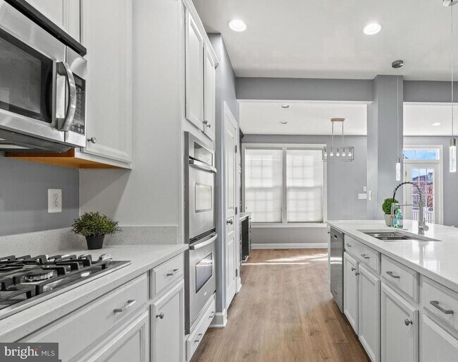 Photo - 7704 Water St