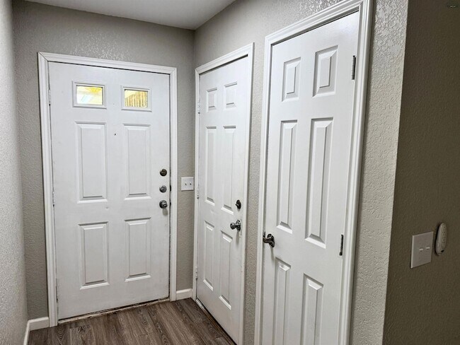 1112 Lisa Ln