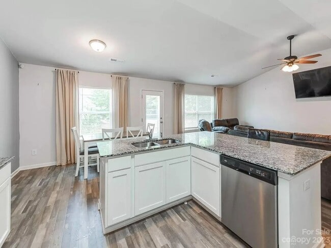 Photo - 1016 Amberlight Circle