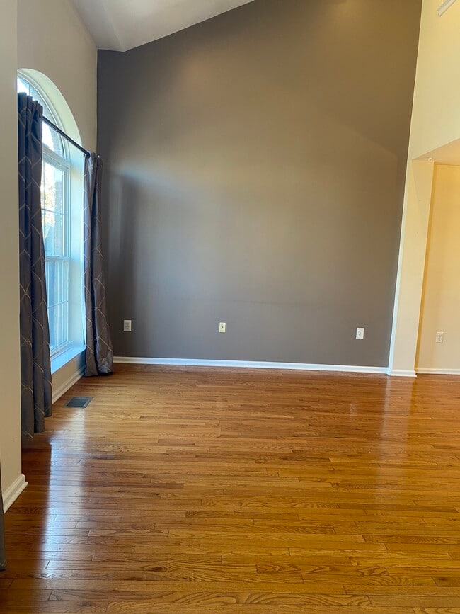 Living Rm - 113 Riverwalk Way