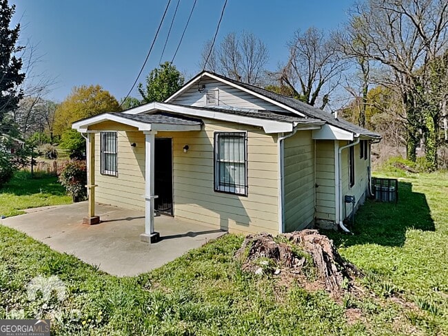 Building Photo - 1337 S Hairston Rd