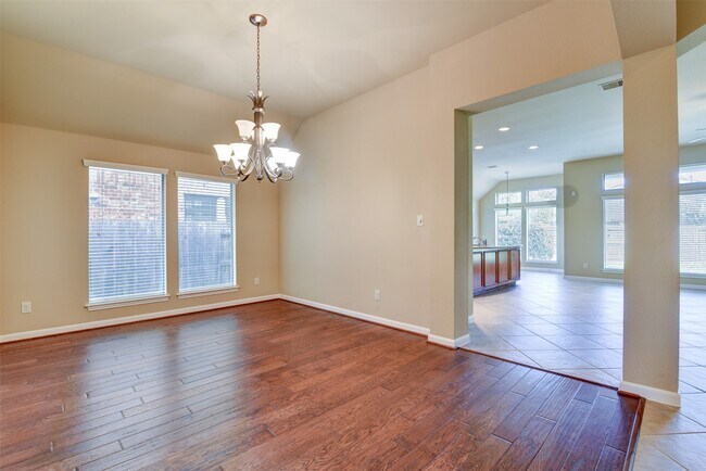 Photo - 5426 Linden Rose Ln