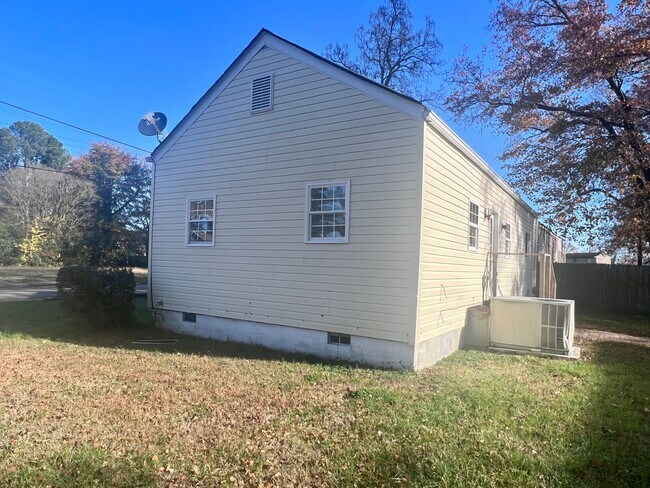 Photo - CHESAPEAKE - CUTE RENOVATED 3 BEDROOM COTTAGE