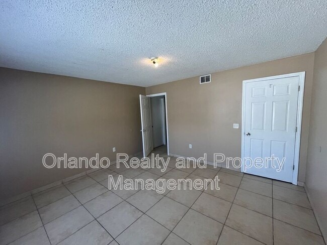 Photo - 204 Canterbury Ct