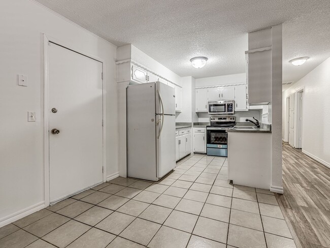 Photo - Home for rent in Yukon Schools + 3 bedrooms