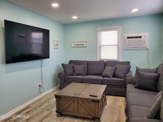 Photo - 115 Dupont Ave