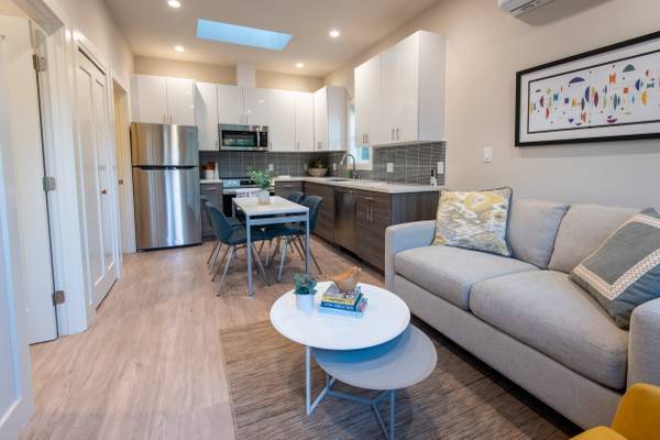 678 Bellflower