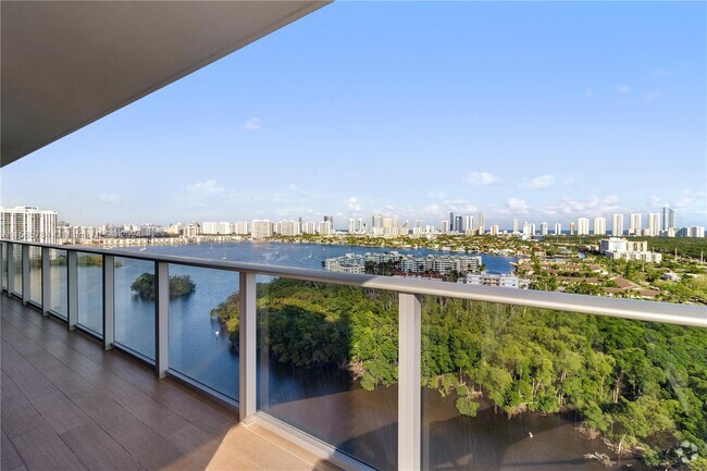 Building Photo - 16385 Biscayne Blvd Rental