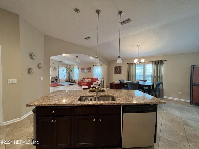 Photo - 15805 Twin Creek Dr