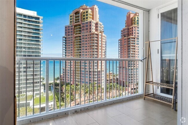 Building Photo - 2200 NE 33rd Ave Unit 16F Rental