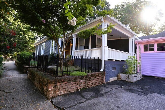 Photo - 405 Oakdale Rd NE