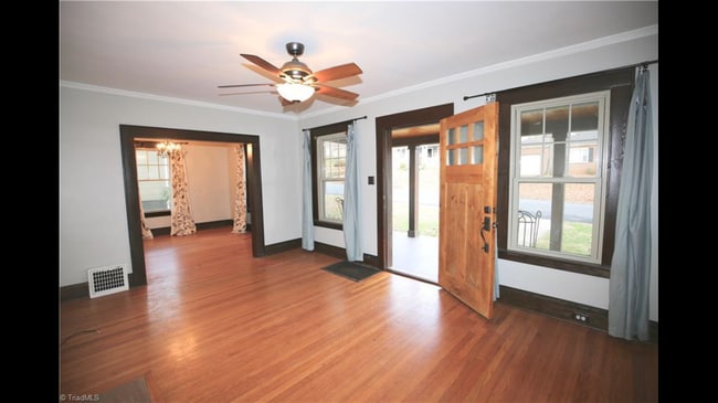 Photo - 638 Brent St