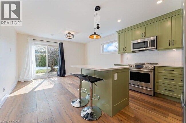 Photo - 144 Ravenbury Dr