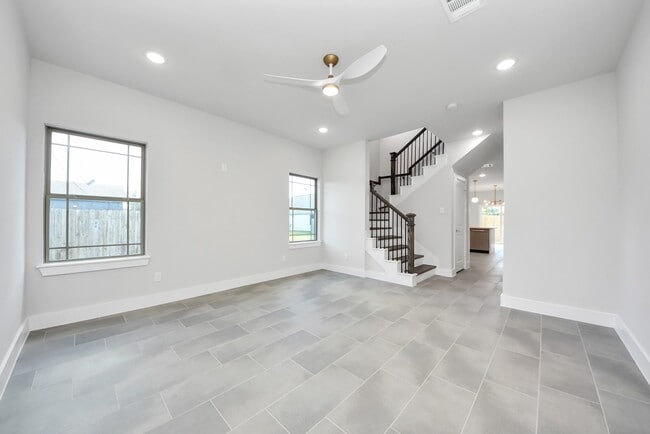 Photo - 1110 E Main St