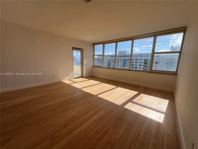 Photo - 5600 Collins Ave Unidad 5600 Collins Ave appt 17t (A11860231)