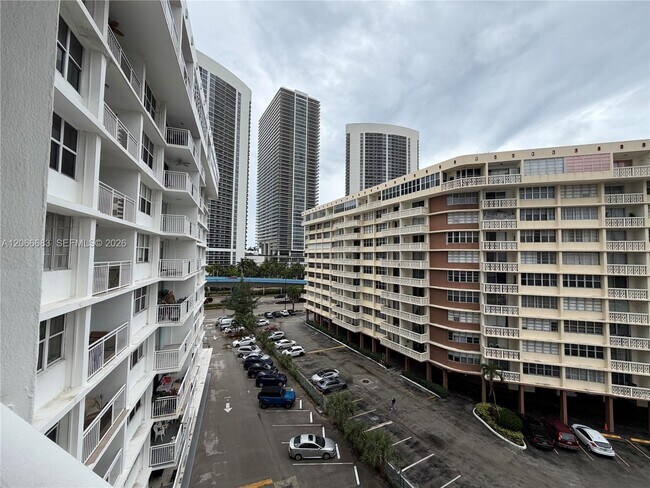 Photo - 1801 S Ocean Dr Unidad 740