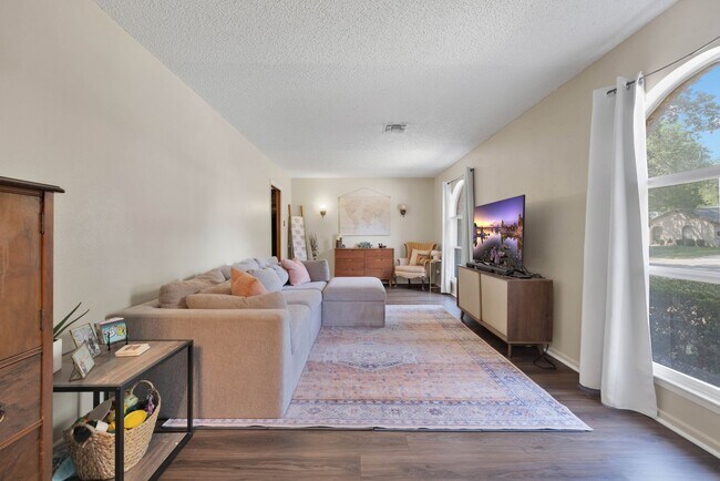 Photo - Discover Old World Charm in Northern Hills!