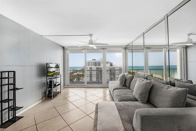 Photo - 5401 Collins Ave Unidad 916