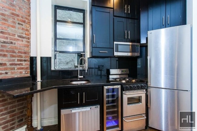 Building Photo - MOTT ST. Rental