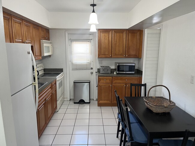 Building Photo - 222 NE 23rd Ave Unit 2 Rental