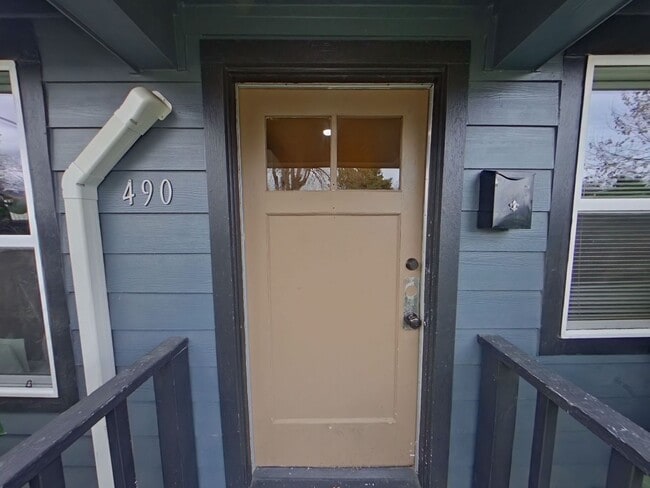 Photo - Glacier Tri-Plex Unidad 490 East 14th Ave