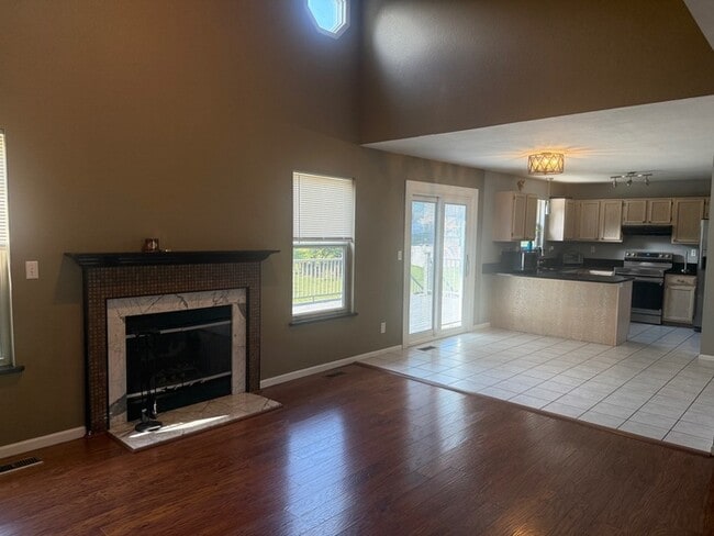 Photo - 4 bedroom 2.5 Bath 1.5 Story Home In Fox S...
