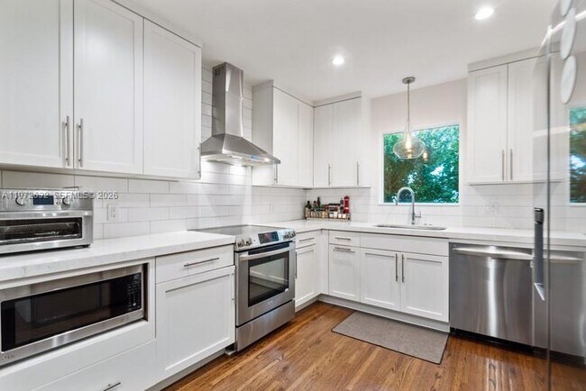 Photo - 408 Como Ave