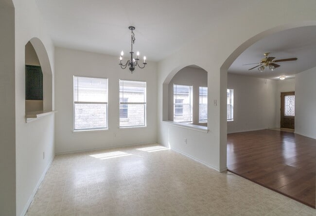 Photo - 702 Pampas Ricas Dr