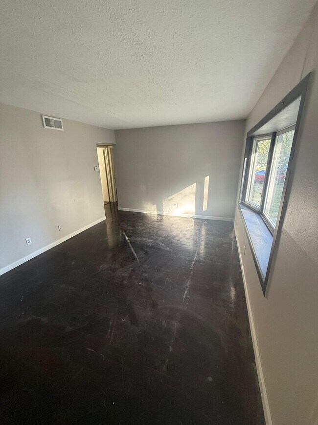 Photo - 1117 Redman Blvd