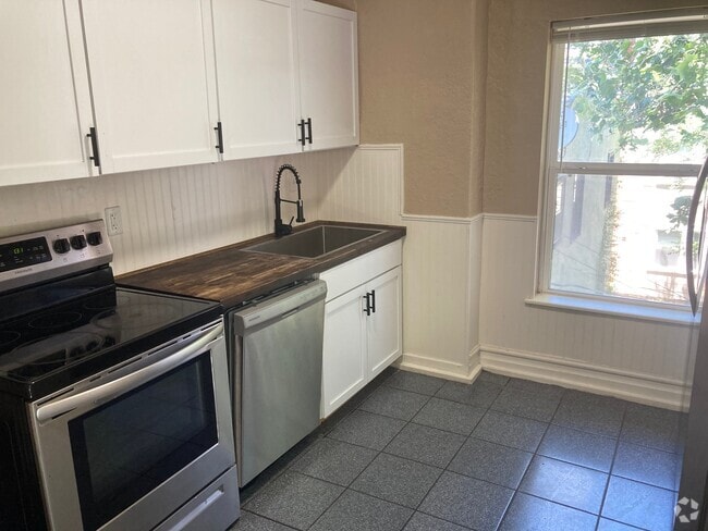 Building Photo - 3613 Central St Unit B Rental