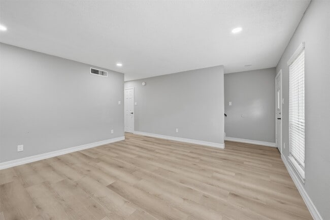 Photo - 9261 Westwood Village Dr Unidad 51