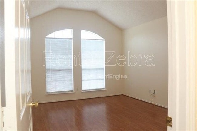 Photo - 830 Orian Dr