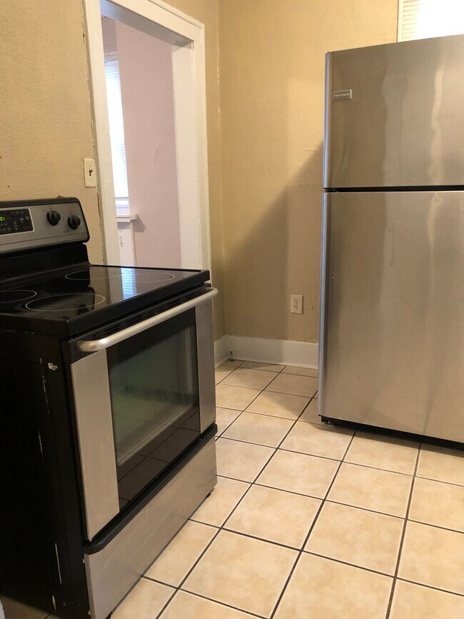 Photo - South Side Upper Duplex!