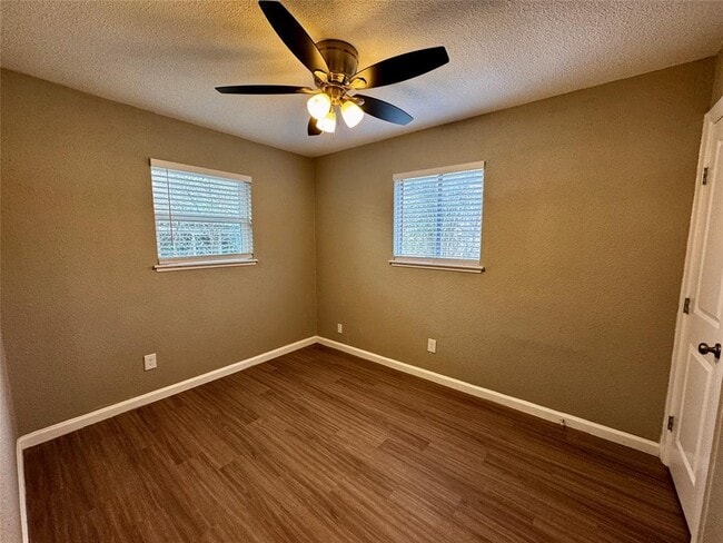 Photo - 202 W N Loop Blvd