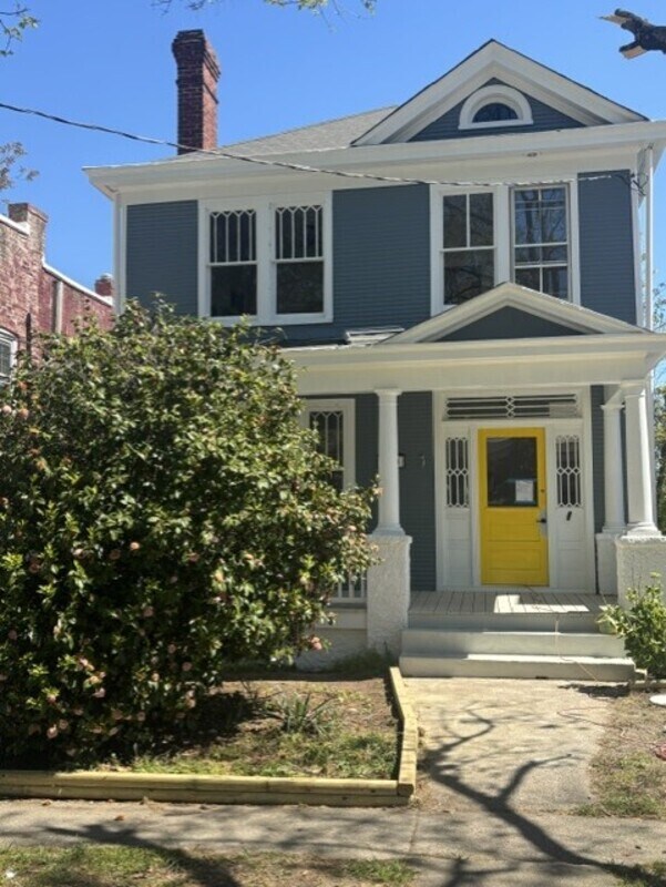 411 W 24th St
