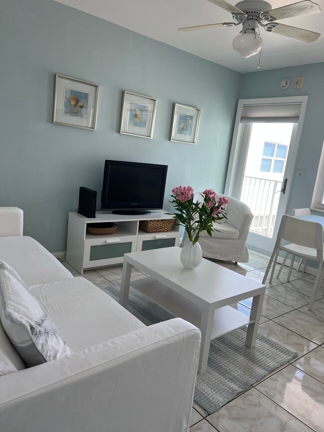 Photo - 2600 N Surf Rd Unidad #402