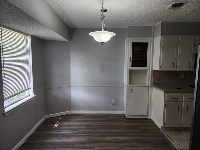 Photo - 1807 Janis Dr