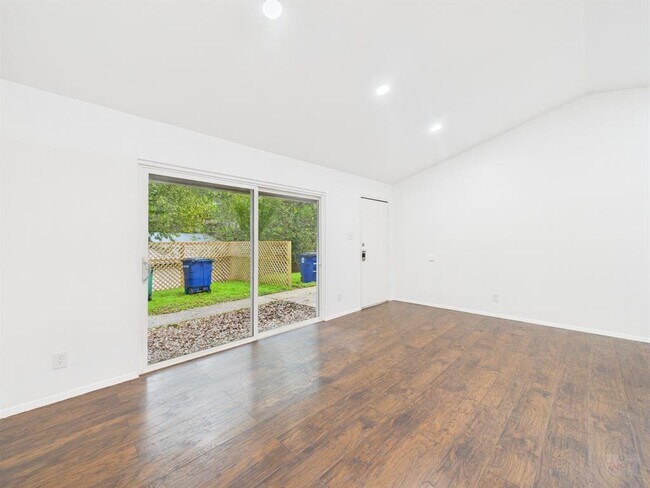 Photo - 1305 Hollow Creek Dr