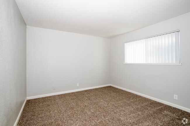 1BR, 1BA - 700SF