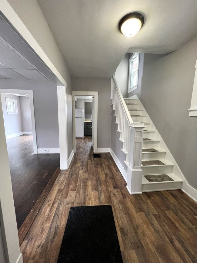 Building Photo - Charming 3 Bed, 1 Bath Home on a Quiet Street in Crafton Heights - Available 7/1!