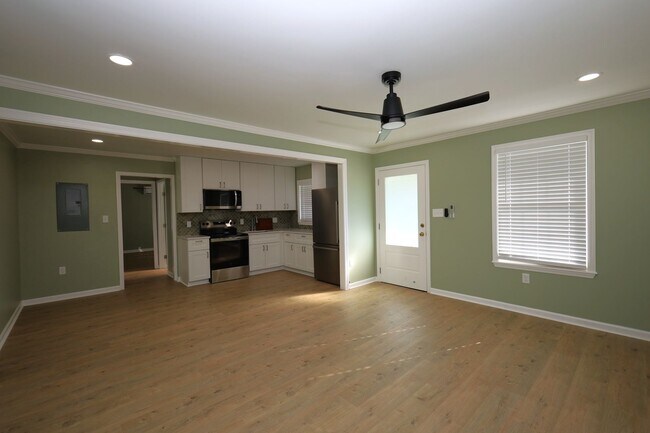Photo - 308 E Jane St Unidad B