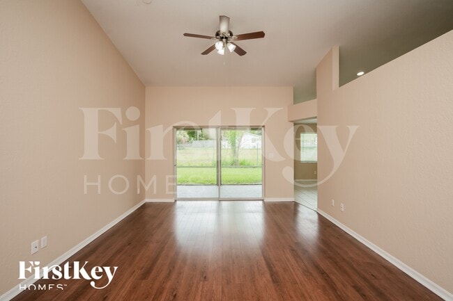 Photo - 1410 Alexander Way